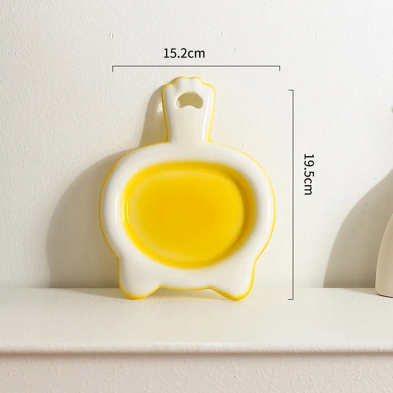Ceramic cat bowl with shallow mouth design in selected colour