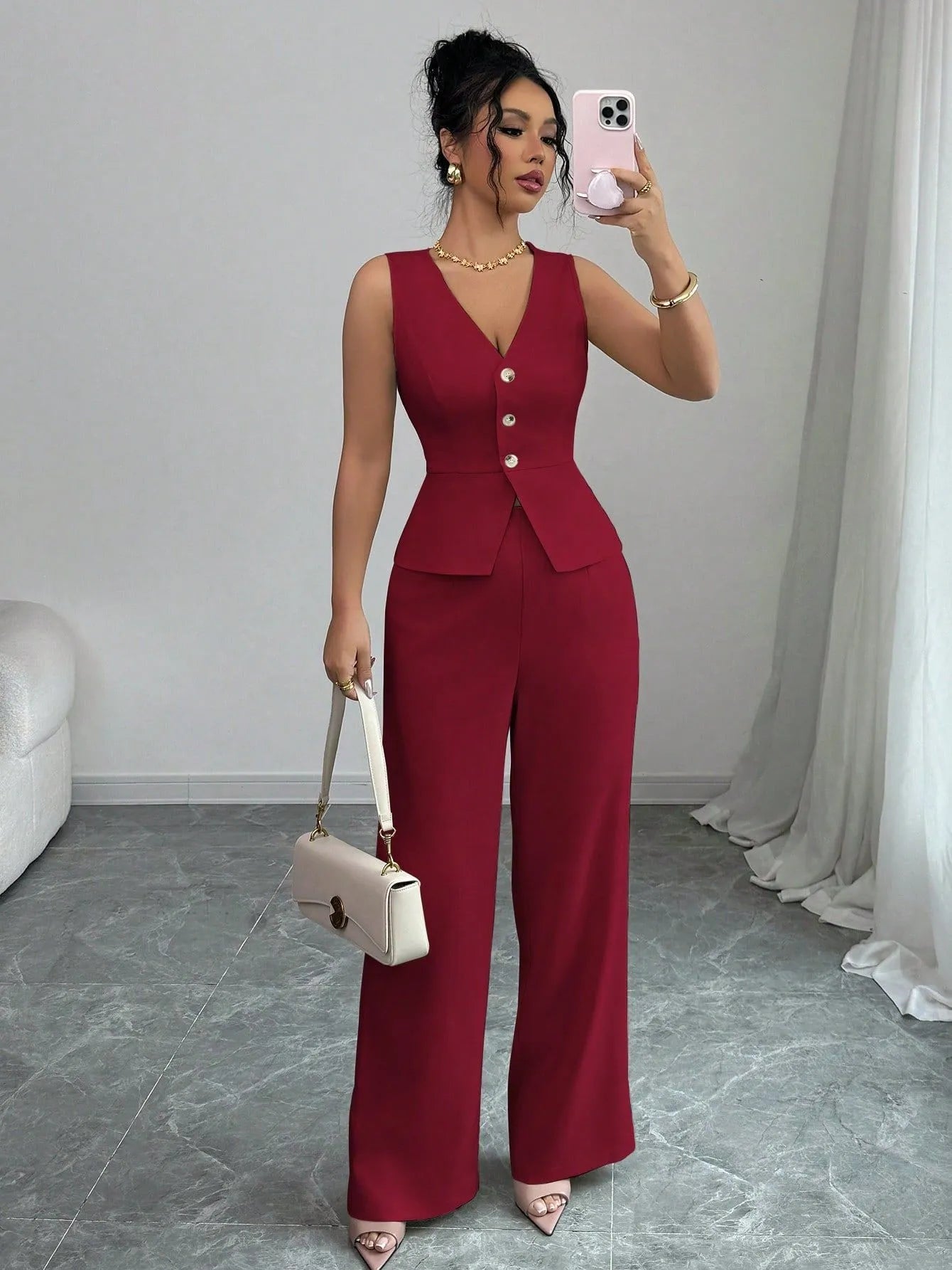 Women's solid colour sleeveless vest and high-waist trousers two-piece set in polyester fabric.