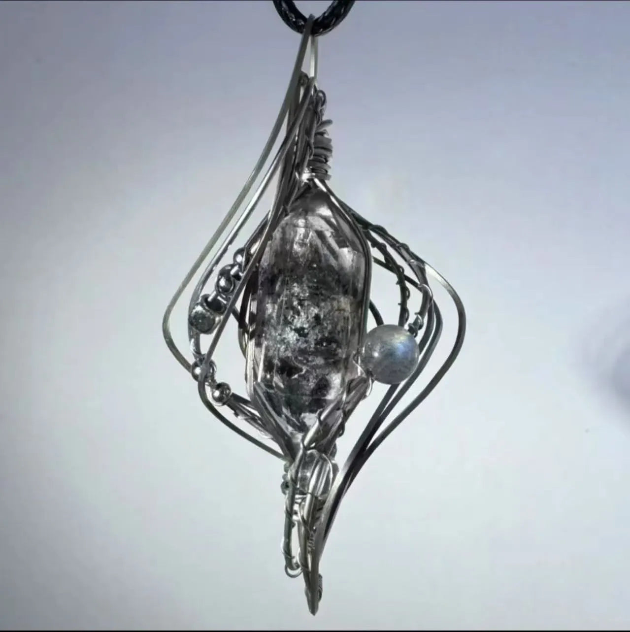 Creative hollow out pendant necklace with mori style winding chain and heart of thorns design