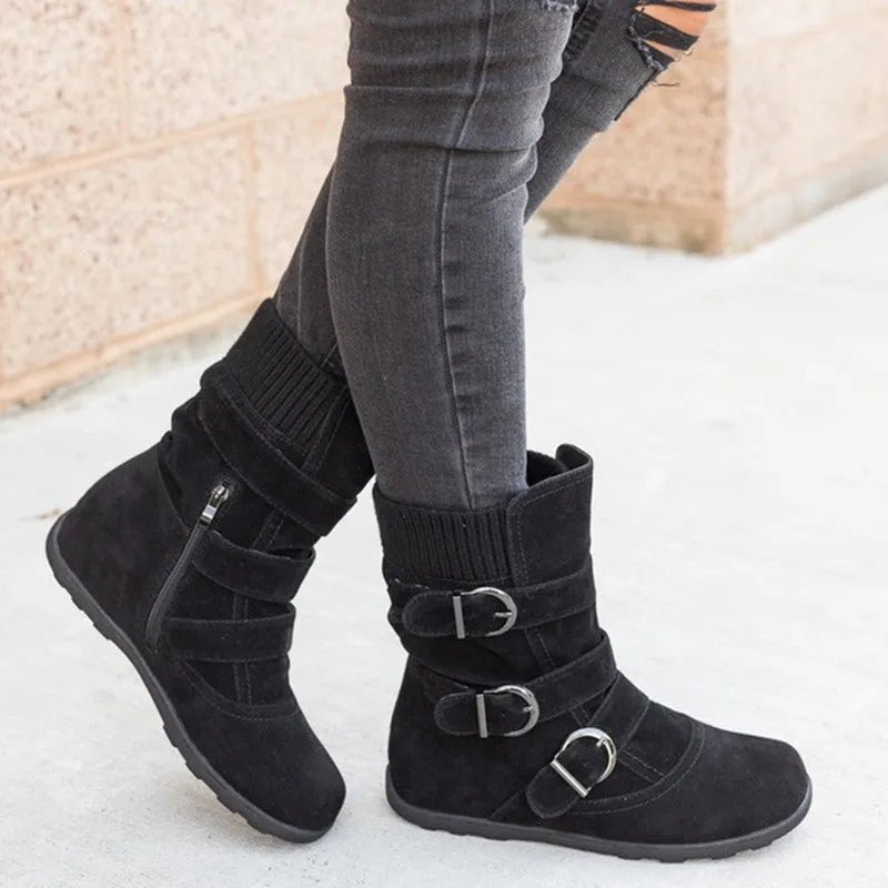 Casual winter boots with round toe, flat heel, cotton lining, available in black, brown, grey, red