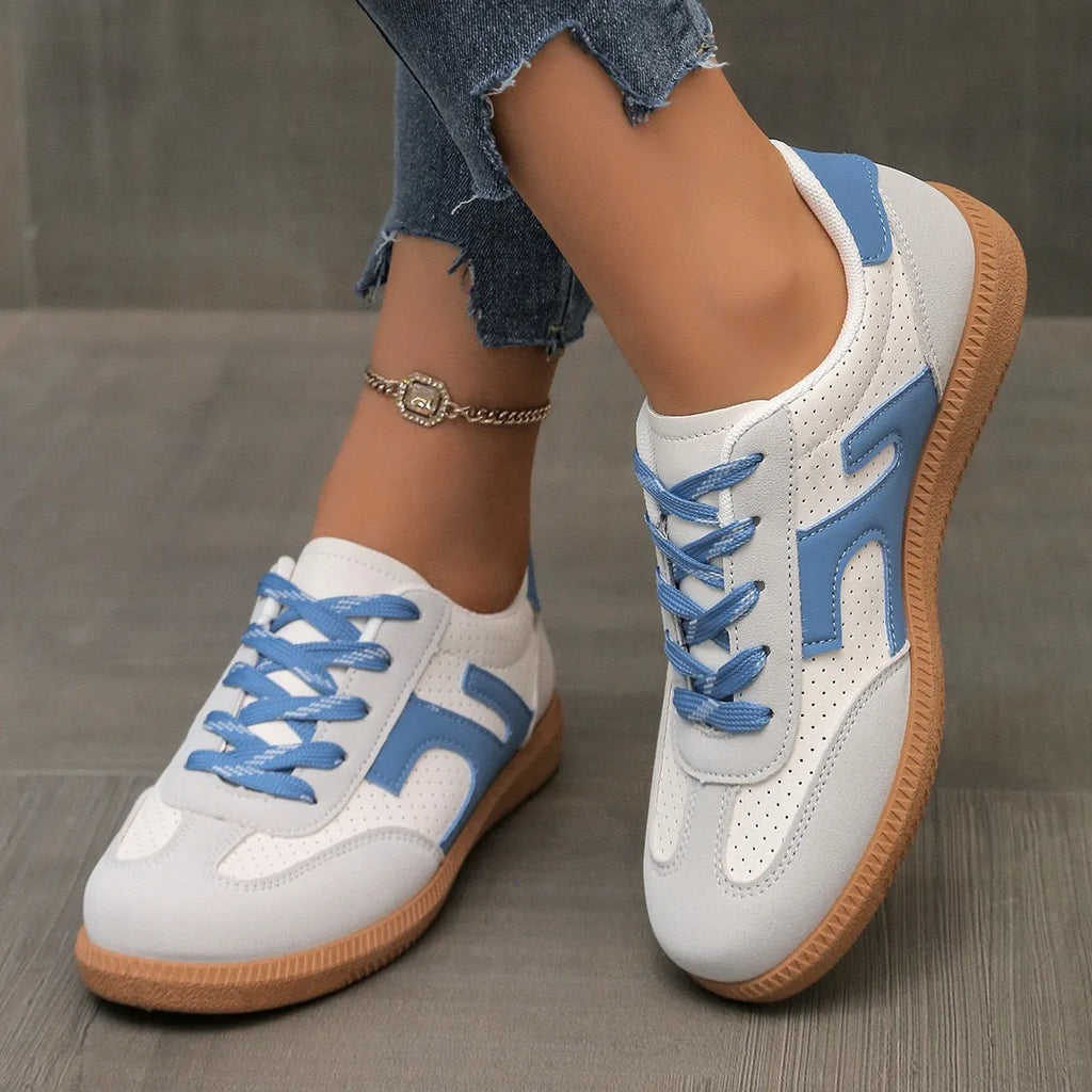 Low-top casual sneaker with artificial PU upper and rubber sole in a wine red colour.