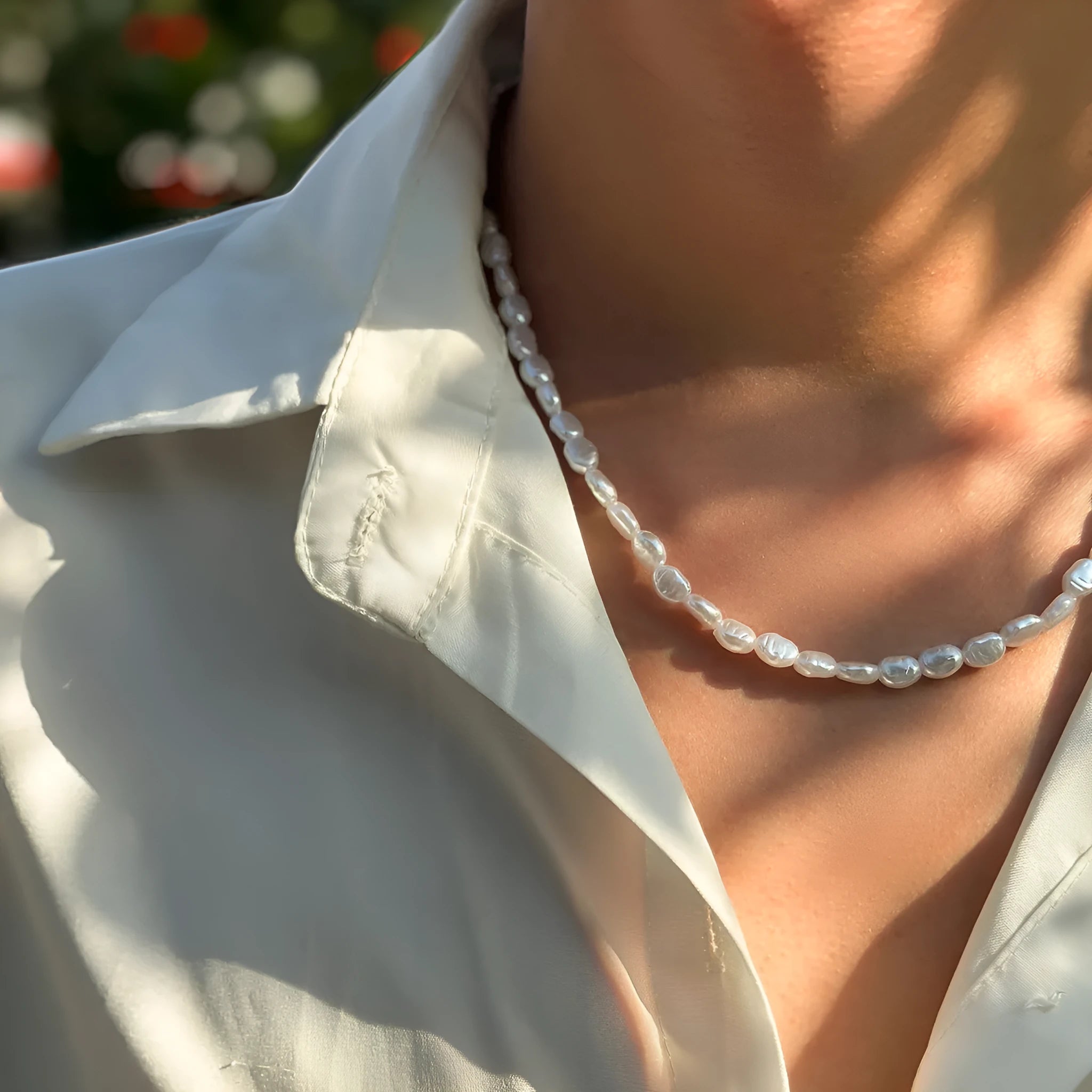 Men's white U-shaped Mother Pearl necklace on imitation pearl chain, adjustable 41-50cm length.