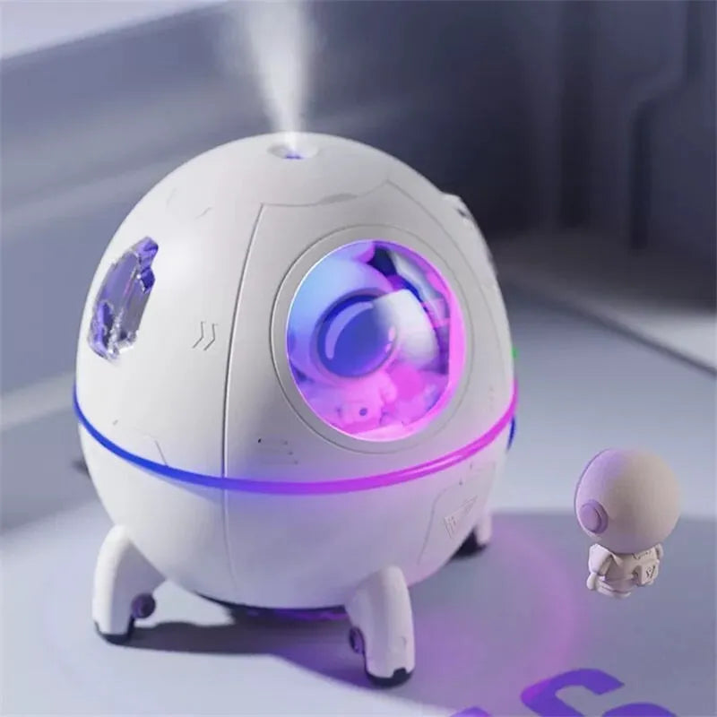 Astronaut-themed USB desktop humidifier with colourful LED lights and 220ml water capacity