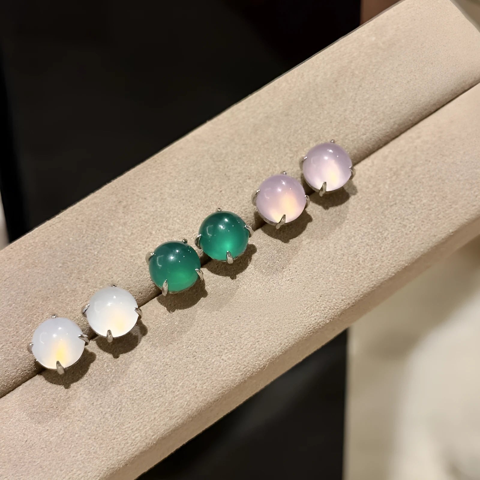 Round chalcedony stud earrings with four-claw setting in Chinese retro style