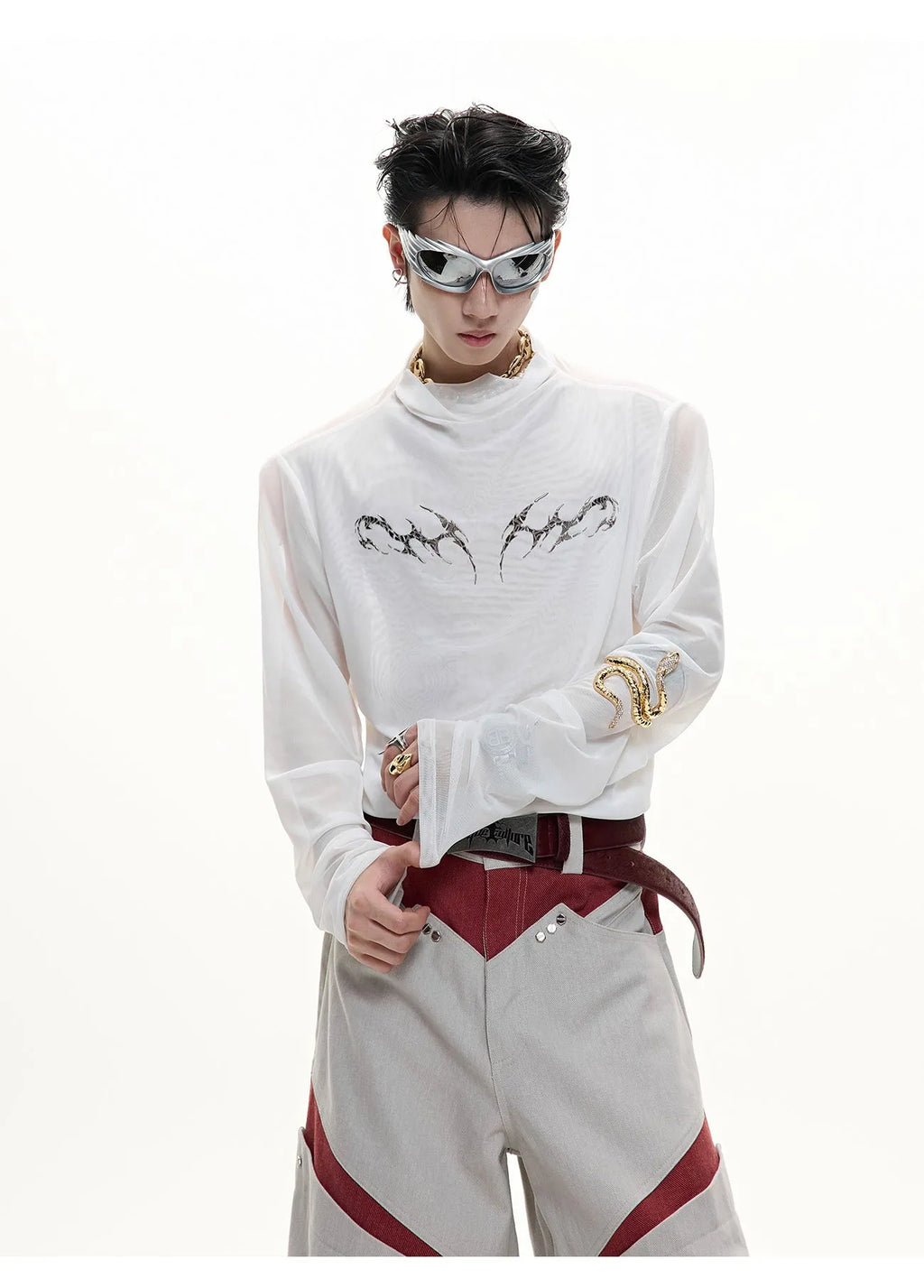 Slim fit long sleeve mesh bottoming shirt in black or white with an ice-feel texture.