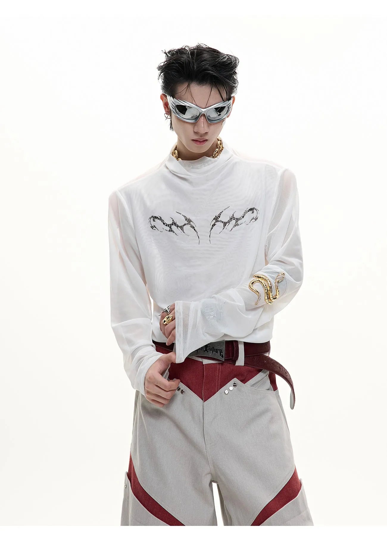 Slim fit long sleeve mesh bottoming shirt in black or white with an ice-feel texture.
