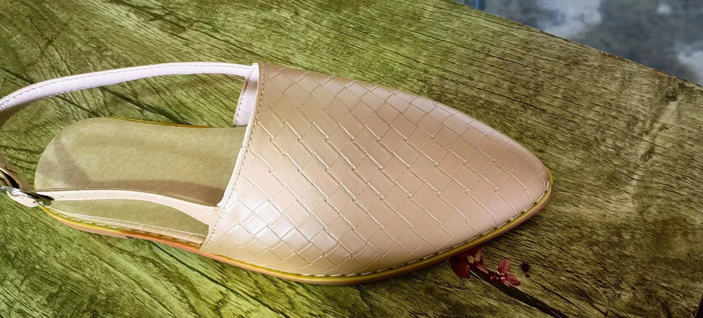 Adult baotou flat sandals with a buckle and pointed toe in six colour options.