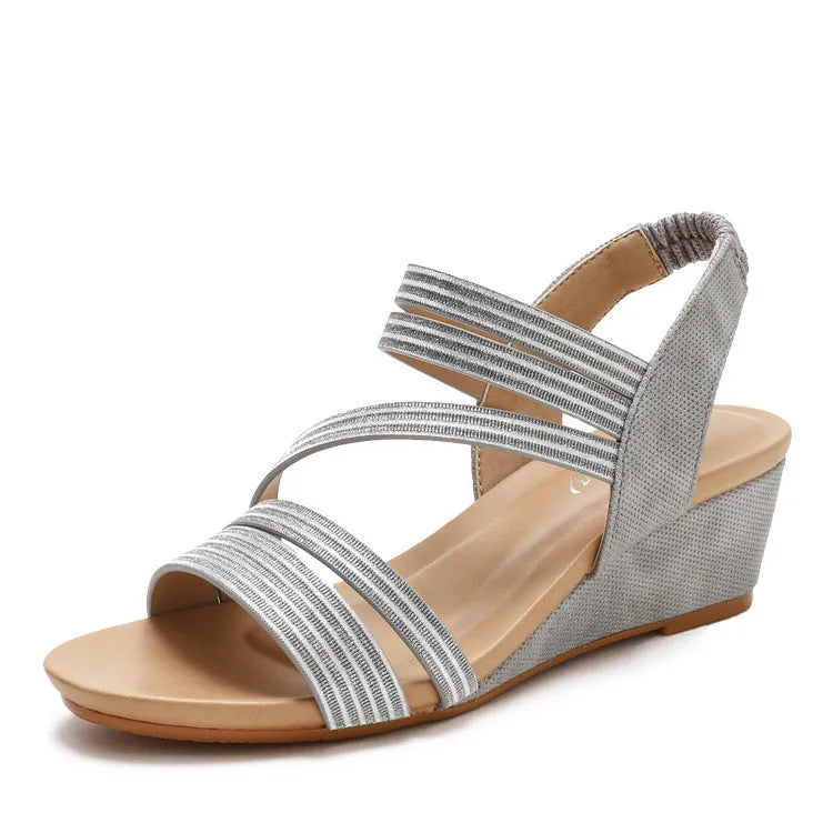 Women's gold platform sandals with a 3-5cm heel and artificial PU upper.