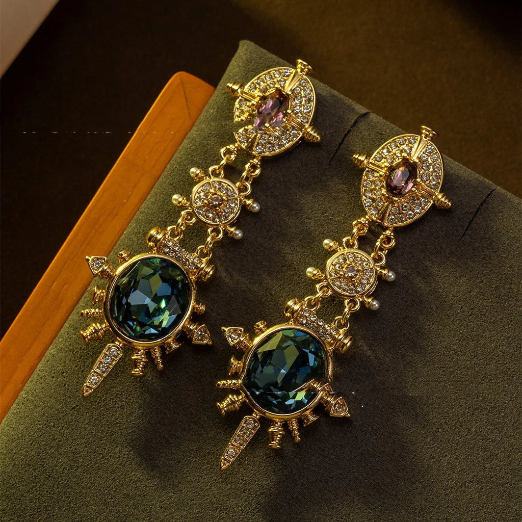 Gold-colour retro geometric round stud earrings with alloy construction and diamond treatment