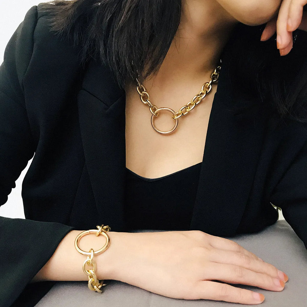 Vintage geometric circle metal pendant necklace on O-chain in gold finish, retro style for women