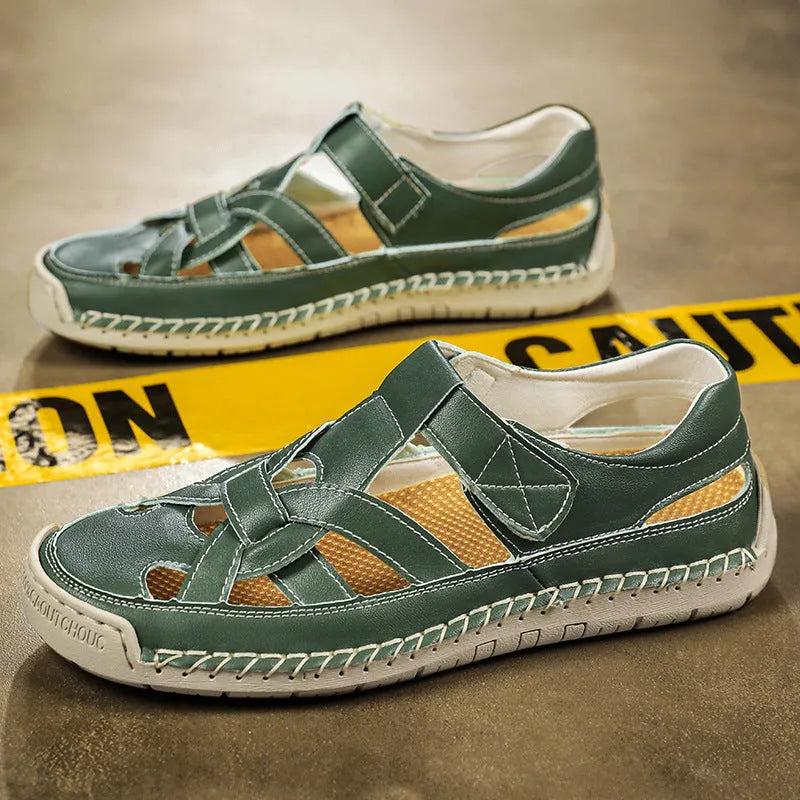 Women's low-top casual shoes with velcro strap and round toe in a solid colour.
