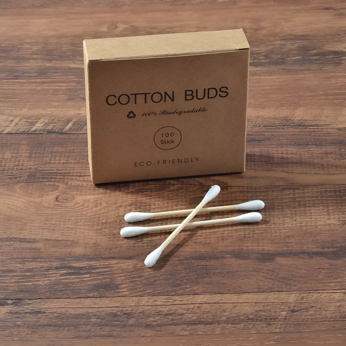 Box of 100 double-ended white cotton swabs for cleaning and beauty use