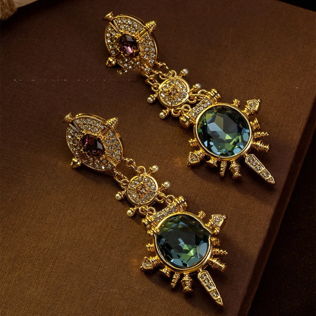 Gold-colour retro geometric round stud earrings with alloy construction and diamond treatment