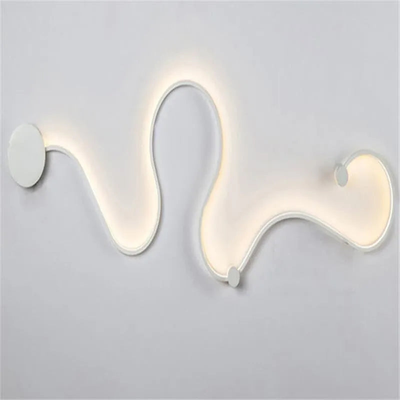 Modern aluminium LED wall lamp in black finish with adjustable dimming and colour temperature options