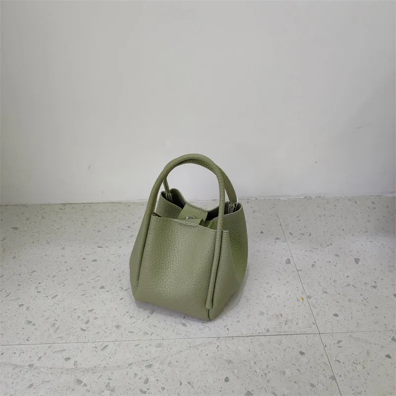 Retro PU crossbody bag for women, soft bucket shape, measuring 19x15x13 cm, in apricot colour
