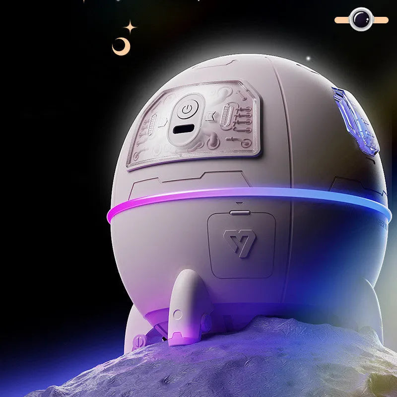 White USB astronaut humidifier ornament with vase shape, 110x110x119mm, on a desk