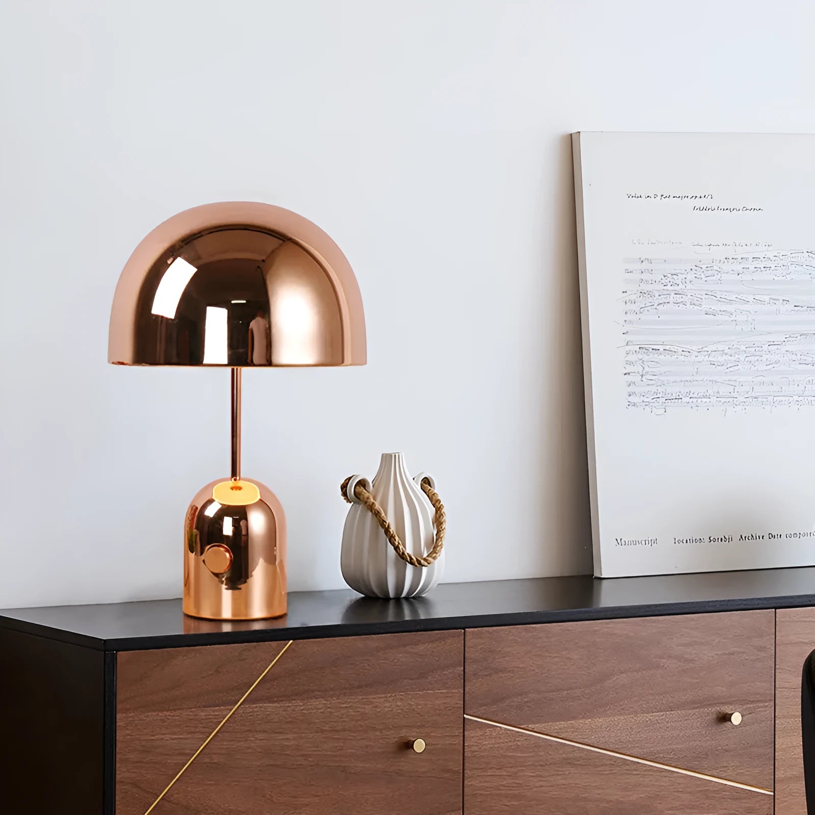 Metal table lamp in rose gold, chrome, or gold finish with post-modern light luxury design measuring 280mm wide by 450mm tall