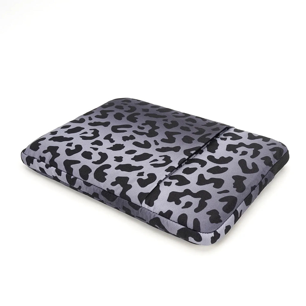 Leopard print laptop sleeve for 13-inch to 16-inch devices with anti-shock flannel lining