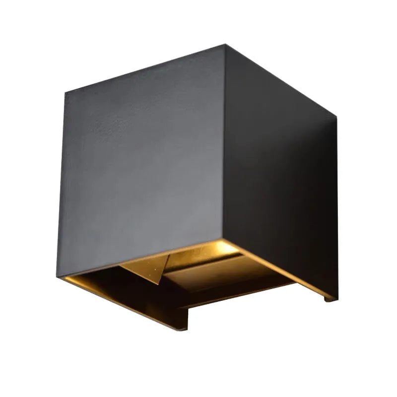 Black outdoor waterproof wall lamp with aluminium body and warm 6W LED light