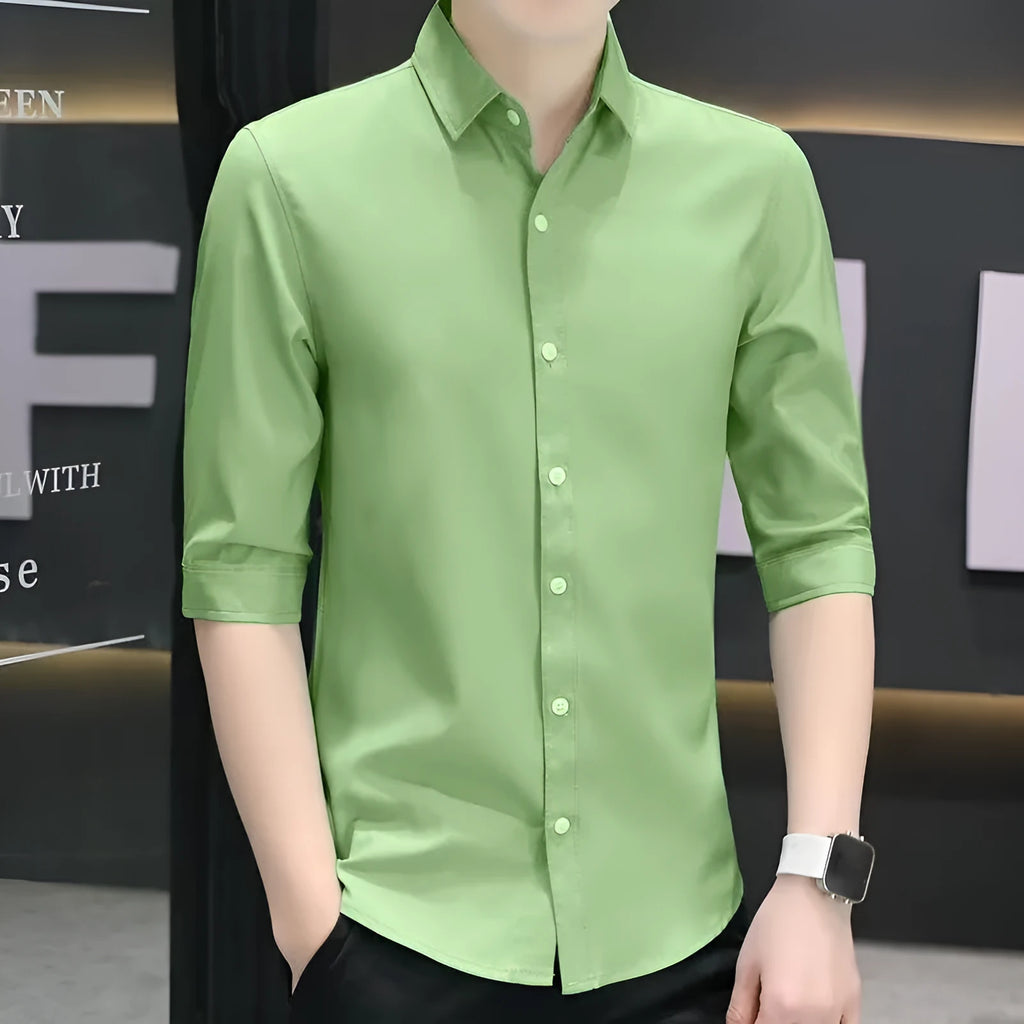 Men's slim-fit half-sleeve shirt in linen silk blend fabric showing non-ironing construction