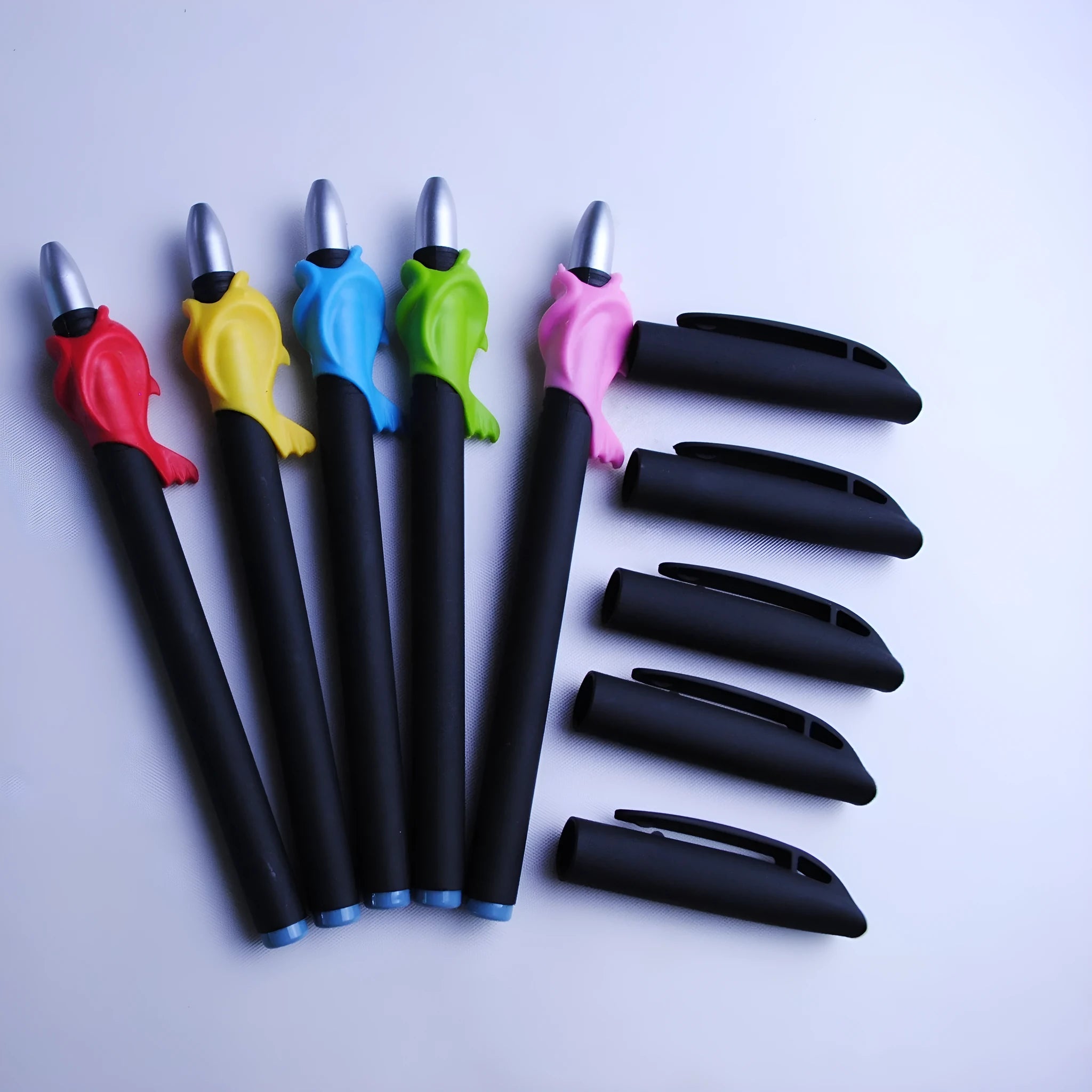 Household portable ink pen set with 0.5mm blue tip, plastic body, and eight refill cores