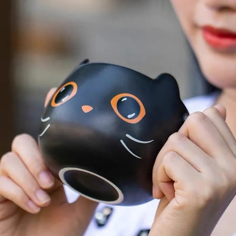 Black ceramic cat-shaped mug with 355ml capacity and optional pumpkin spoon lid