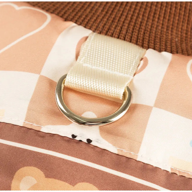 Quilted two-legged pet vest in brown with bear print and integrated leash ring, for cats and dogs in autumn and winter.