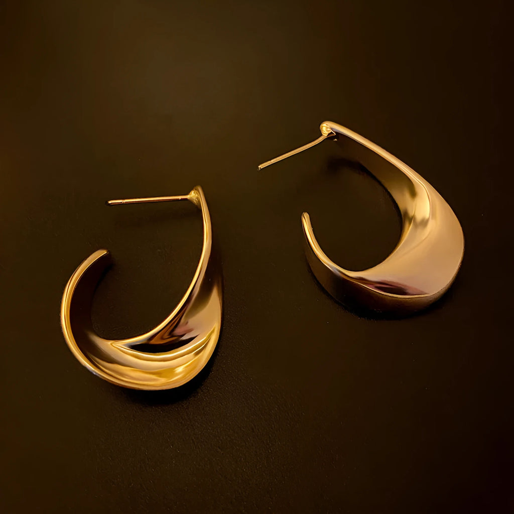 Twisted geometric metal earrings with round element in gold or silver electroplated finish