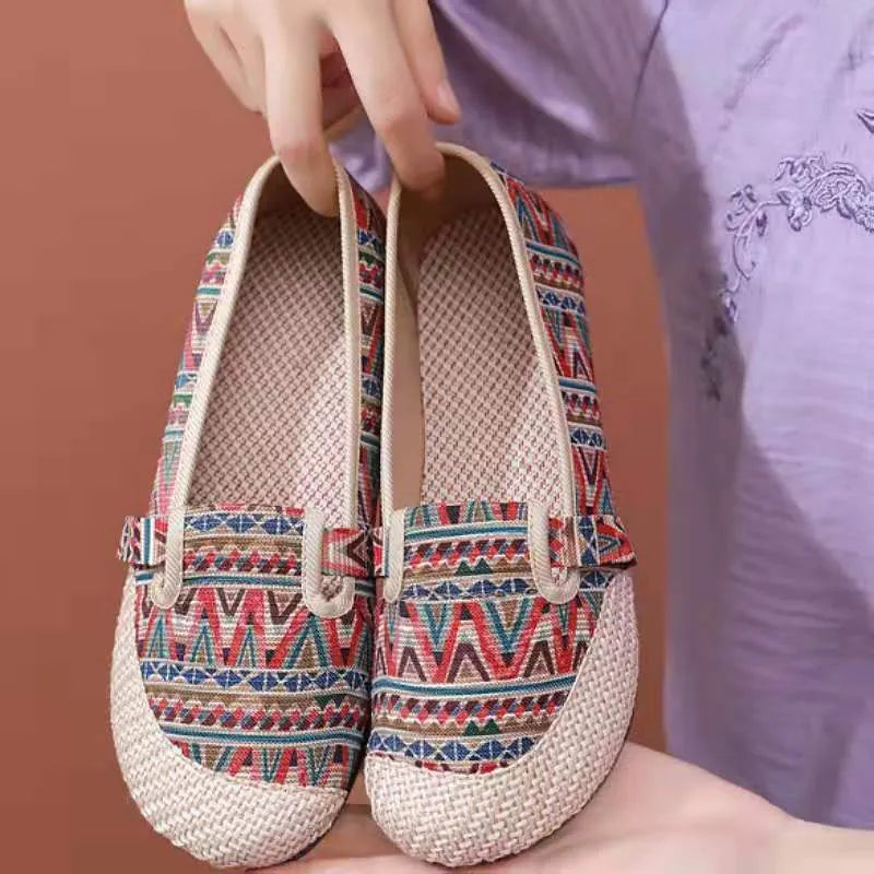 Women's flat heel cloth shoes in ethnic style with colour stitching and a shallow mouth design.