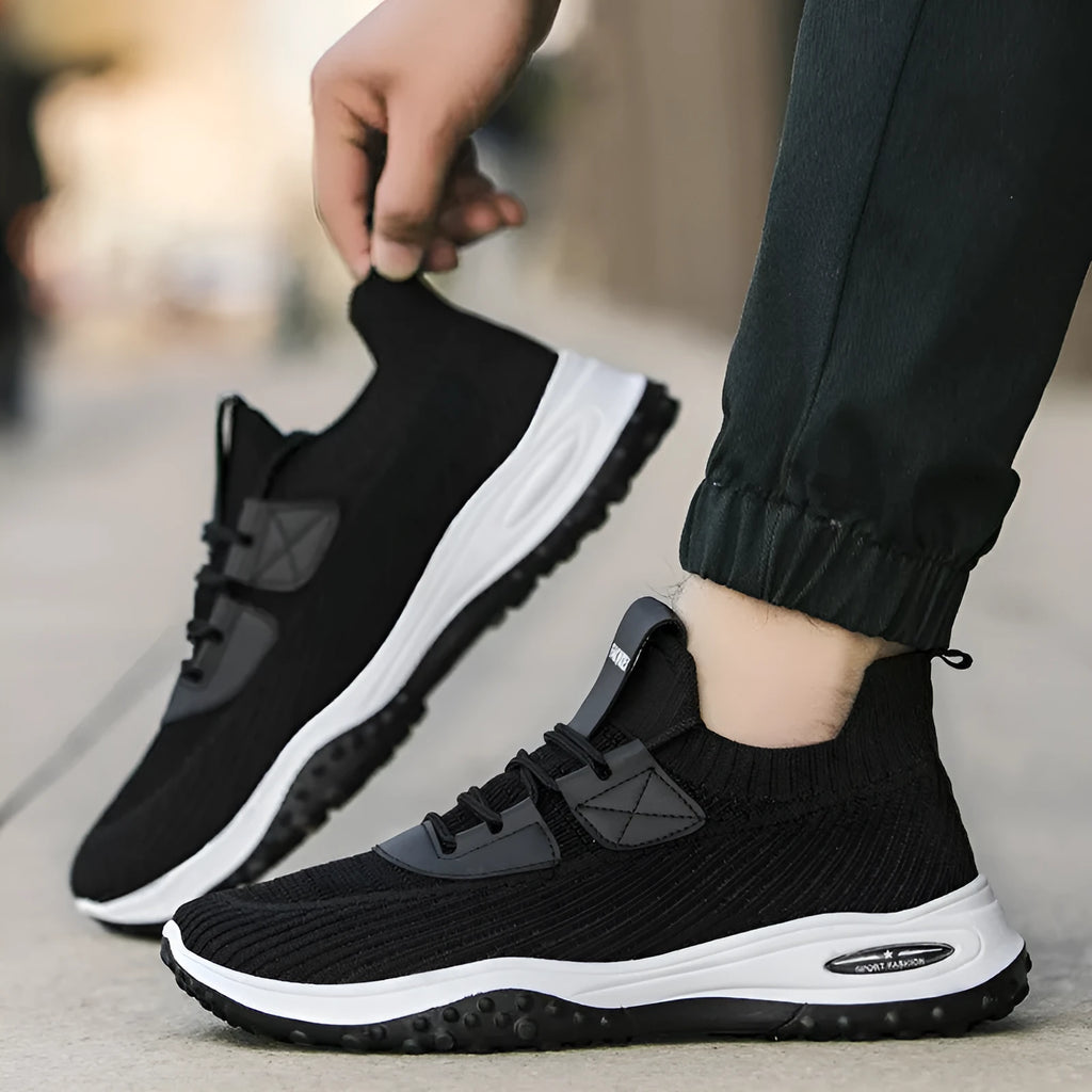 Flyknit low-top running shoes in black or brown with mesh lining and flat heel design