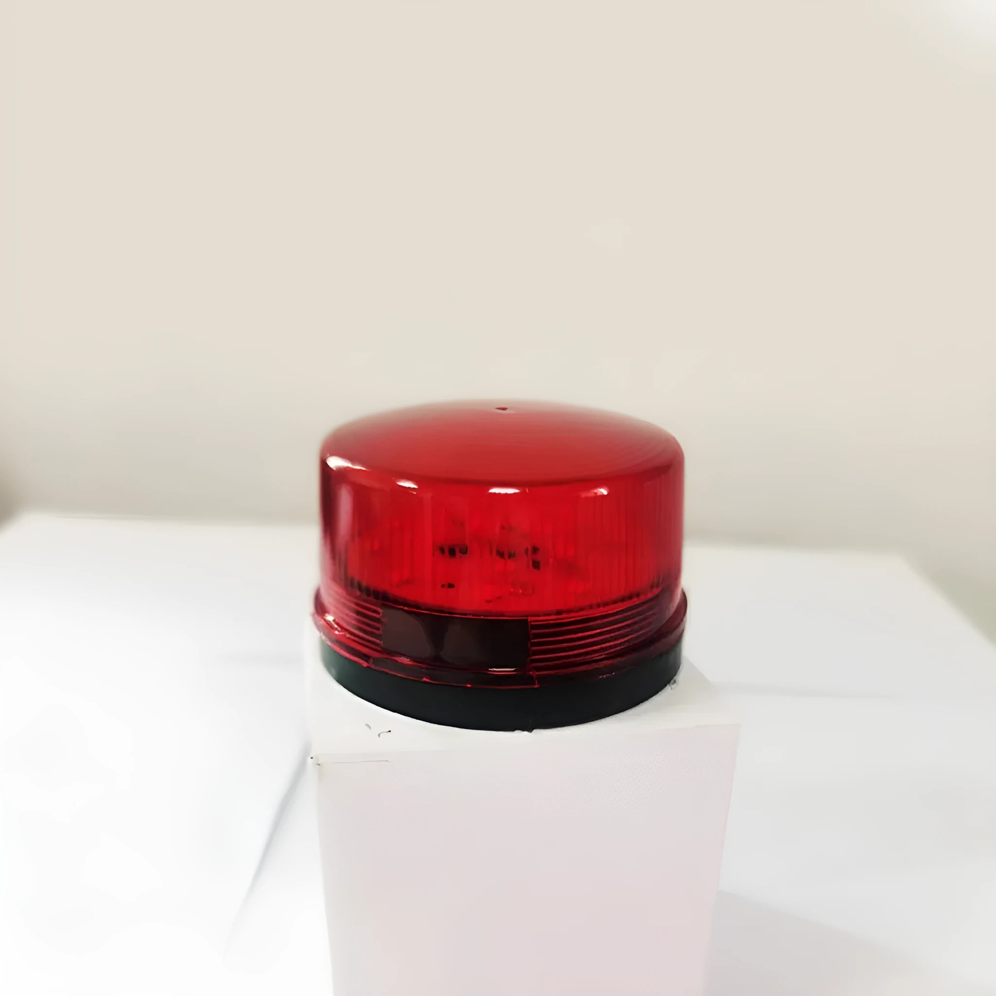 Small red warning alarm light with strobe flash, 73mm diameter, for 24V fire protection systems.