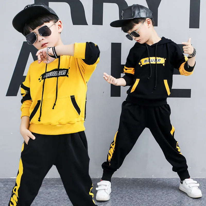 Boy's black or yellow hooded cotton sports tracksuit set with trousers and Korean-style letter patterns