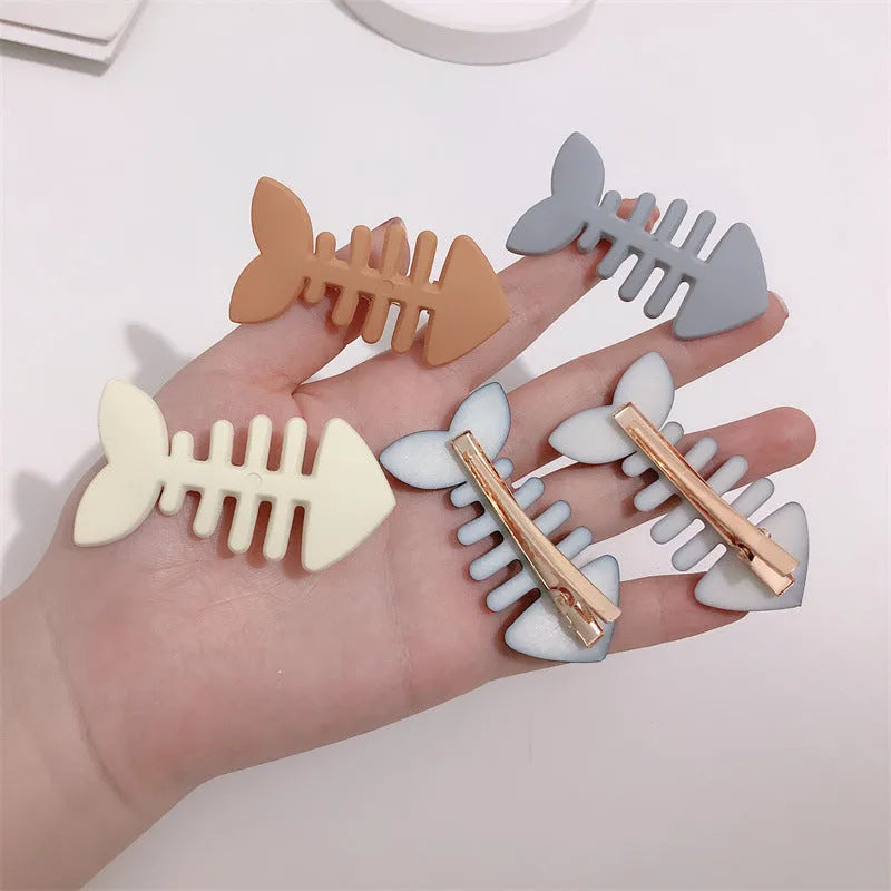 Minimalist fishbone design duckbill clip barrette for side bangs in neutral colours