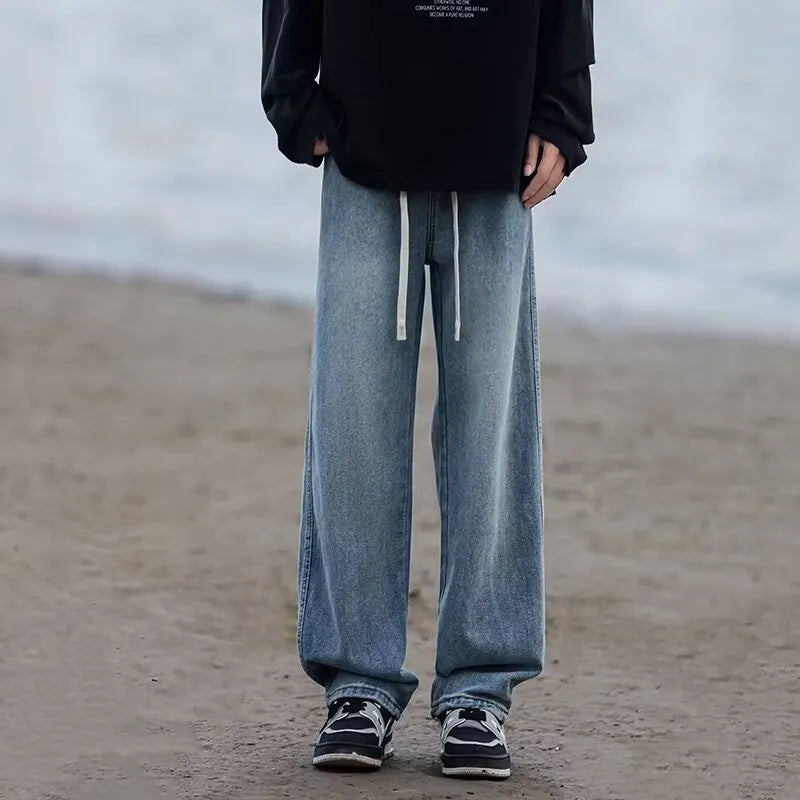 Men's straight-leg denim trousers in loose fit with drawstring waist closure