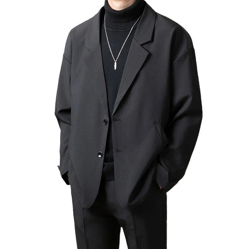 Men's loose fit polyester blend suit jacket in regular length with long sleeves