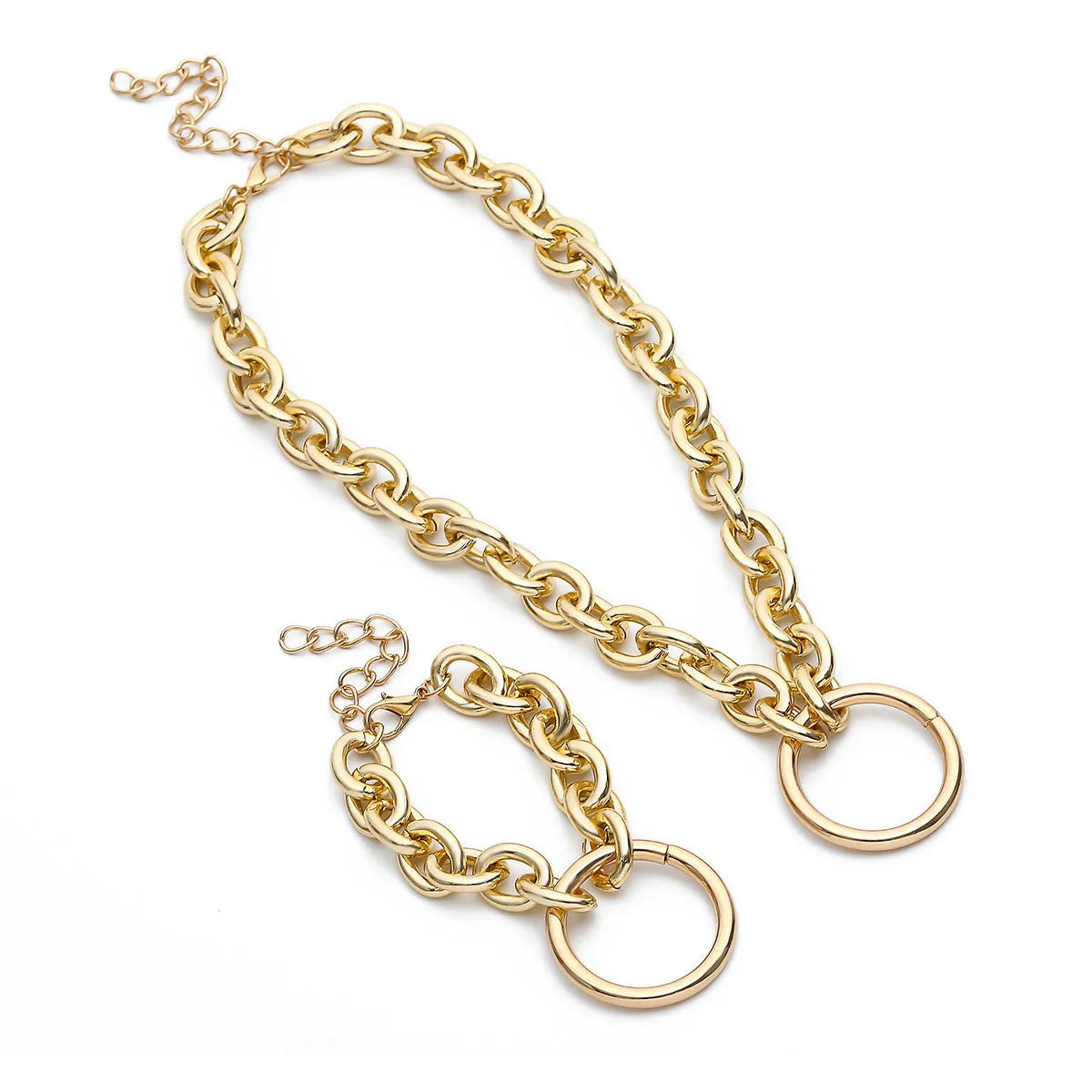 Vintage geometric circle metal pendant necklace on O-chain in gold finish, retro style for women