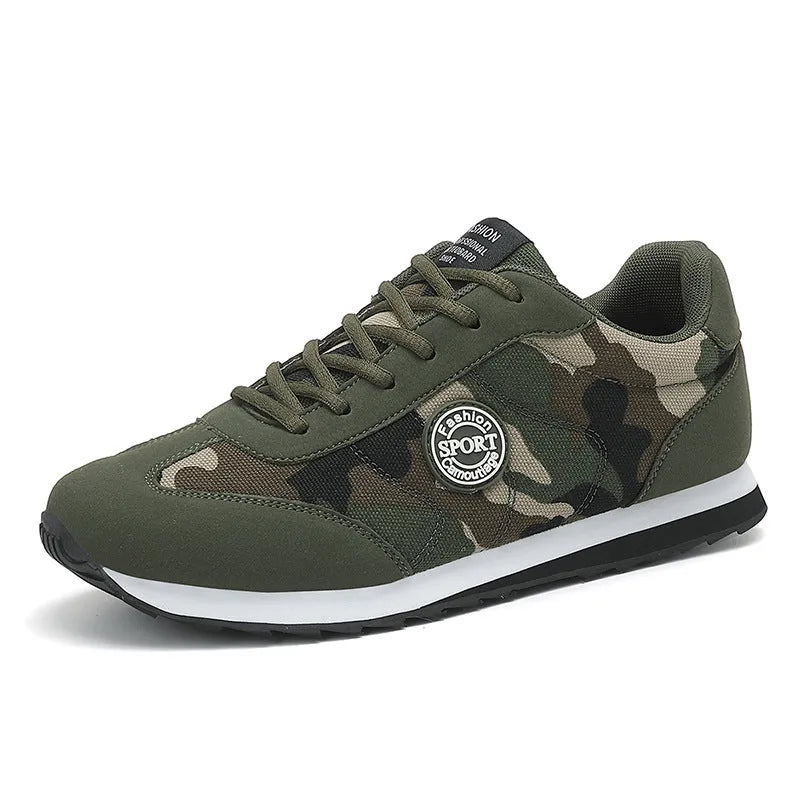Camouflage pattern running shoes with suede upper and mesh lining in low-top sports style