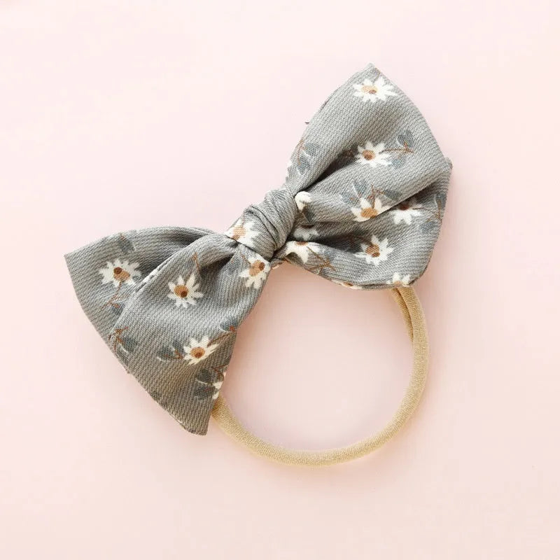 Children's knotted bow hair ring with Snow White print in cloth material