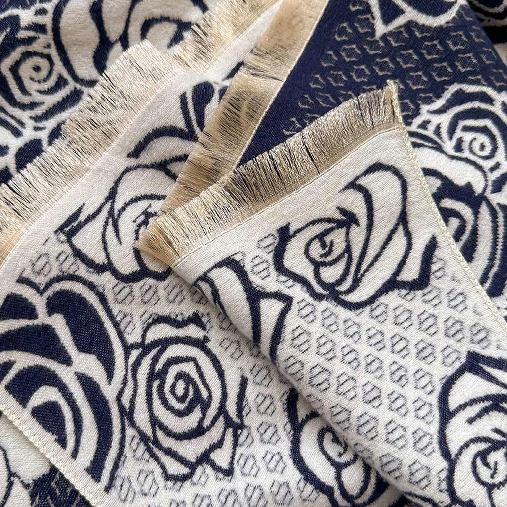 Thick warm winter scarf in imitation cashmere measuring 185x65cm with tassel detailing