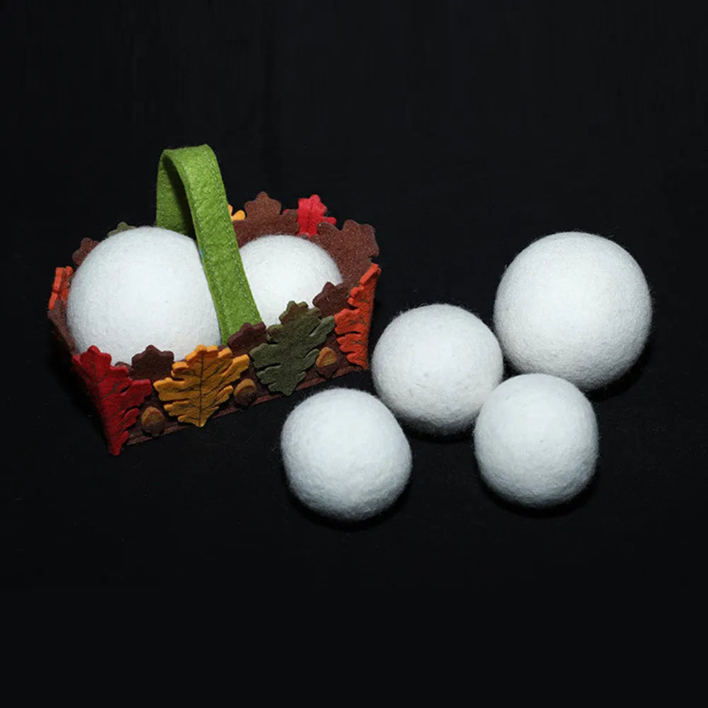 Wool drying balls in various sizes from 2cm to 5cm with cotton storage bag