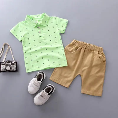 Anchor printed cotton trousers suit set for infants in blue, with short sleeves and pullover closure.