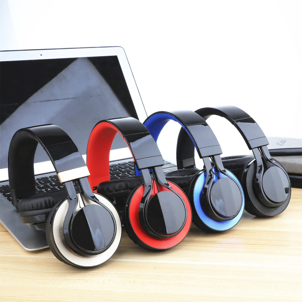 Wired over-ear headphones with microphone in black, black gold, or black red colours
