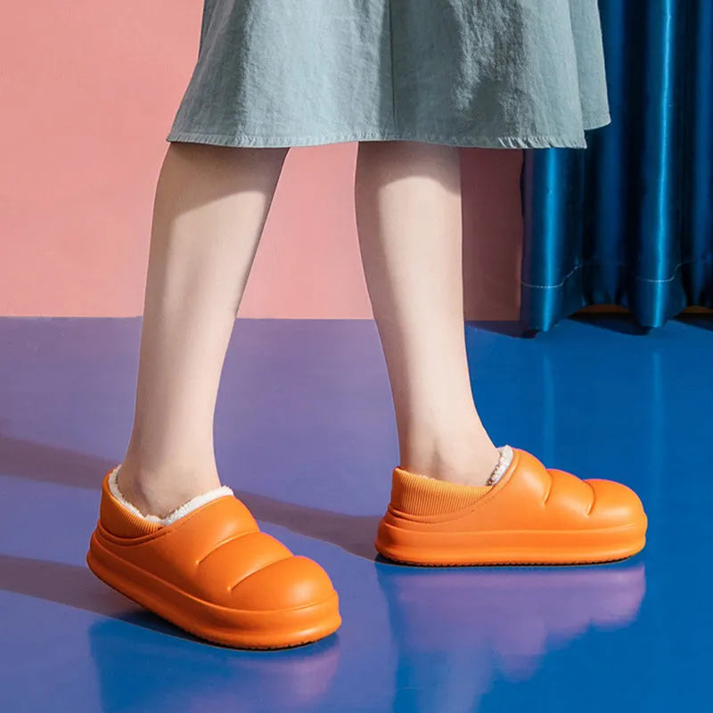 Waterproof garden slippers in various colours with EVA sole and overshoe design