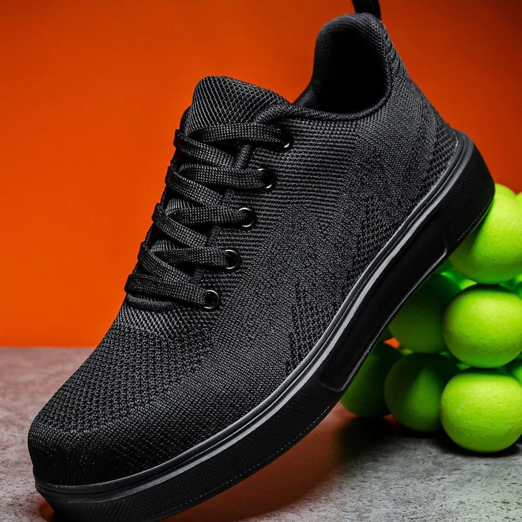 Light casual sports shoes with mesh upper and thick EVA sole in black and white colours