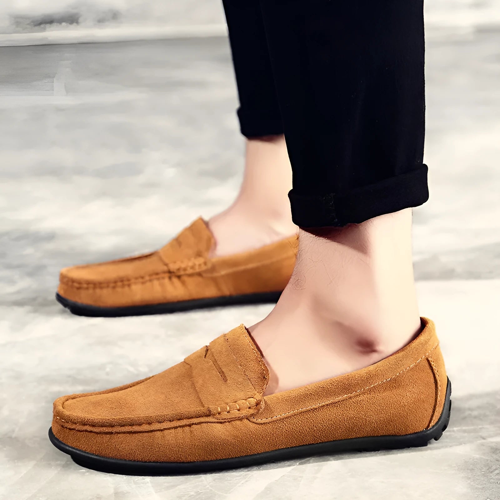 Men's suede casual shoes in British plus sizes with flat rubber soles and round toe design