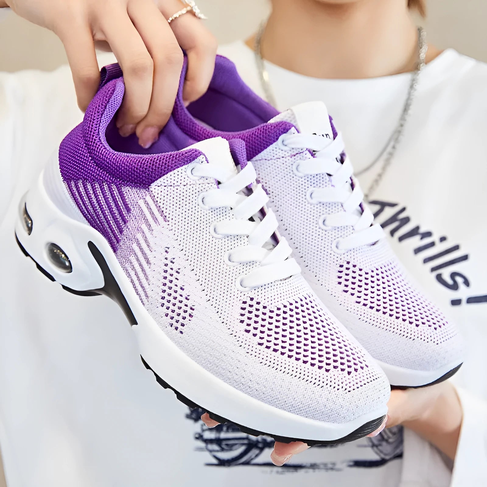 Women's flyknit running shoes in four colours with mesh lining and flat PVC soles