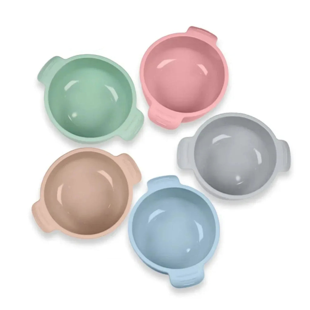 Silicone pet bowl with suction cups on base in blue colour for dogs and cats