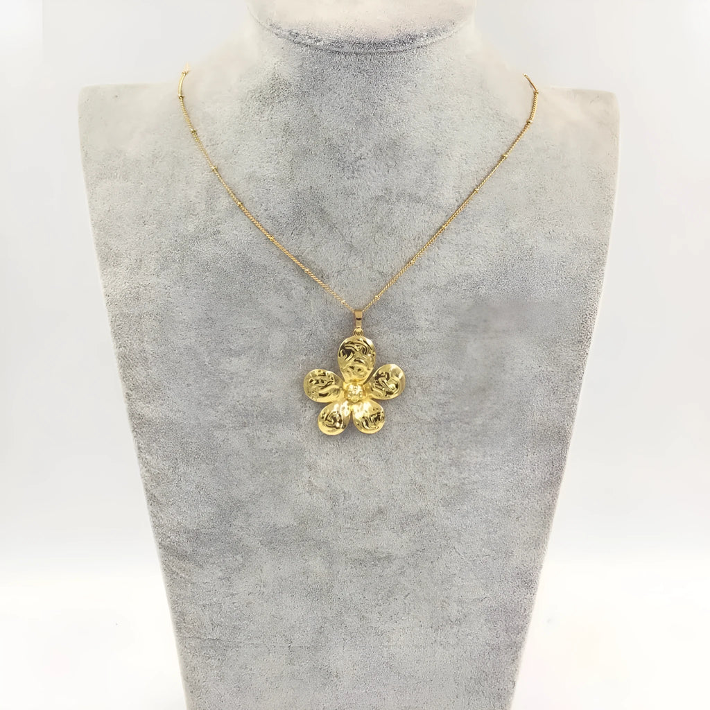 Brass 18K gold plated double ring flower pendant chain necklace on woman – gold colour