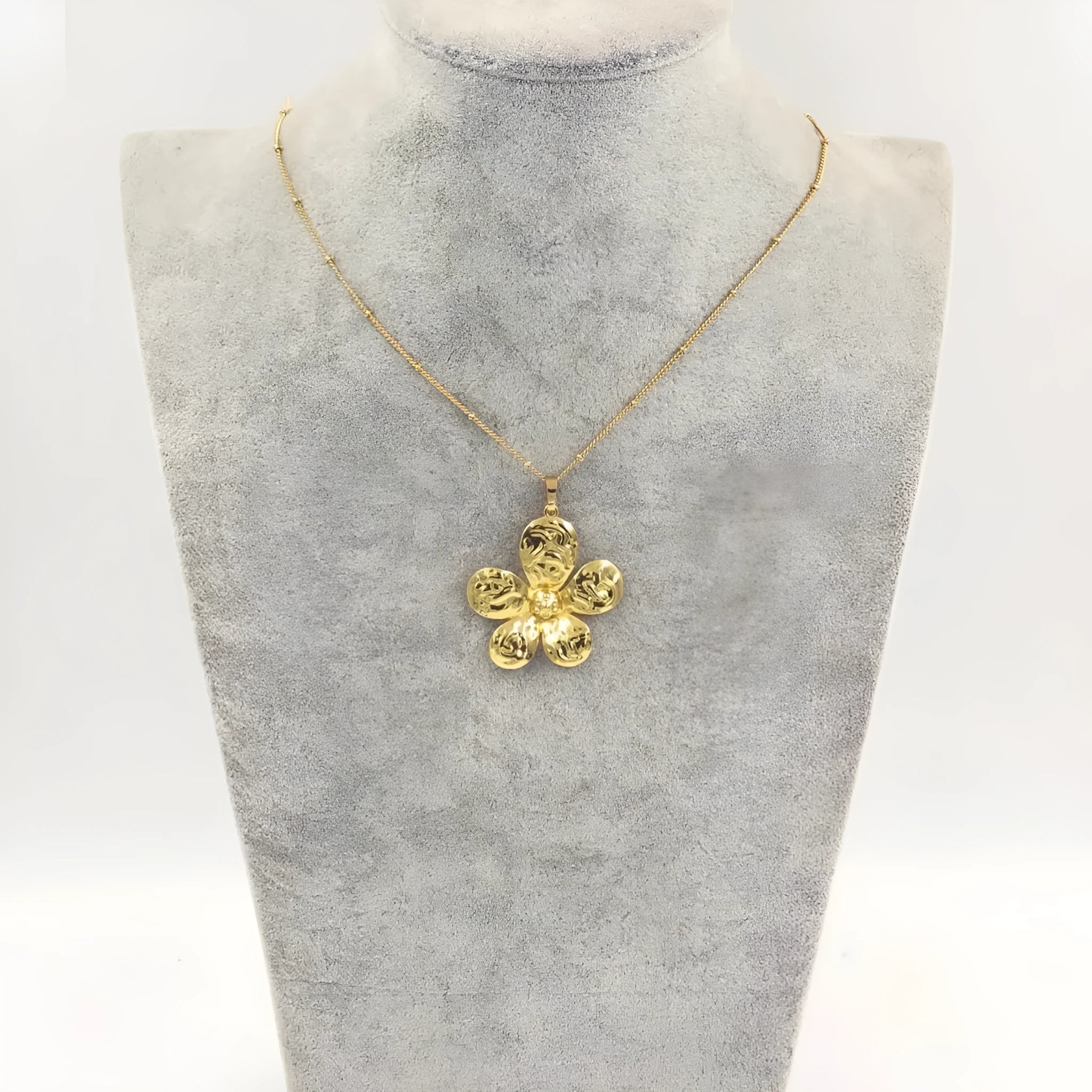 Brass 18K gold plated double ring flower pendant chain necklace on woman – gold colour