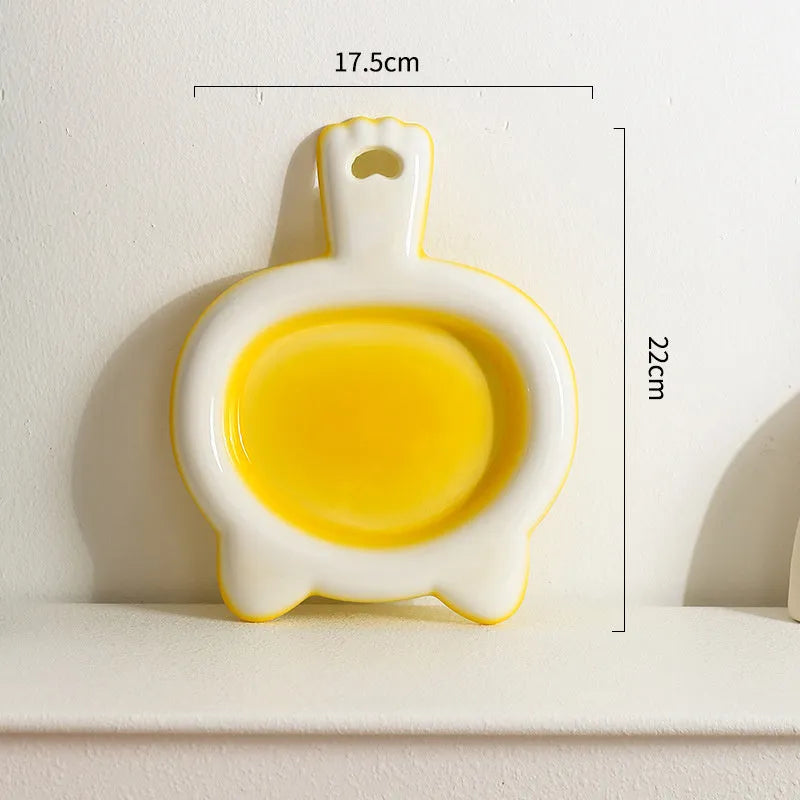 Ceramic cat bowl with shallow mouth design in selected colour